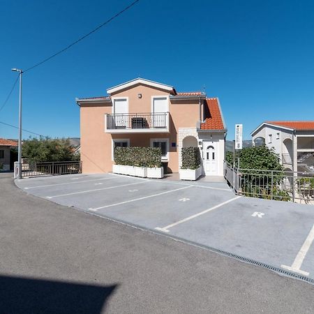 Apartment Gagula With Jacuzzi Trogir Exterior foto