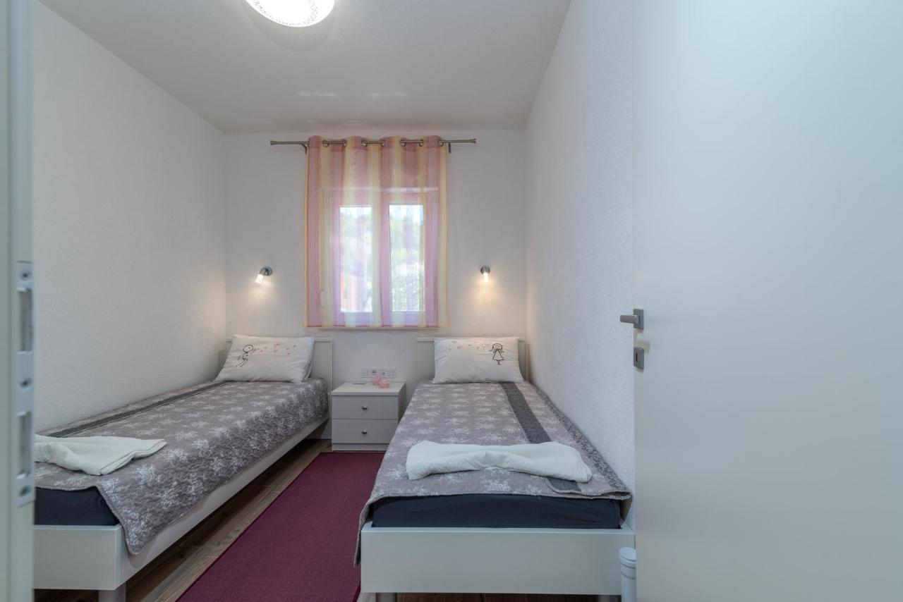 Apartment Gagula With Jacuzzi Trogir Exterior foto